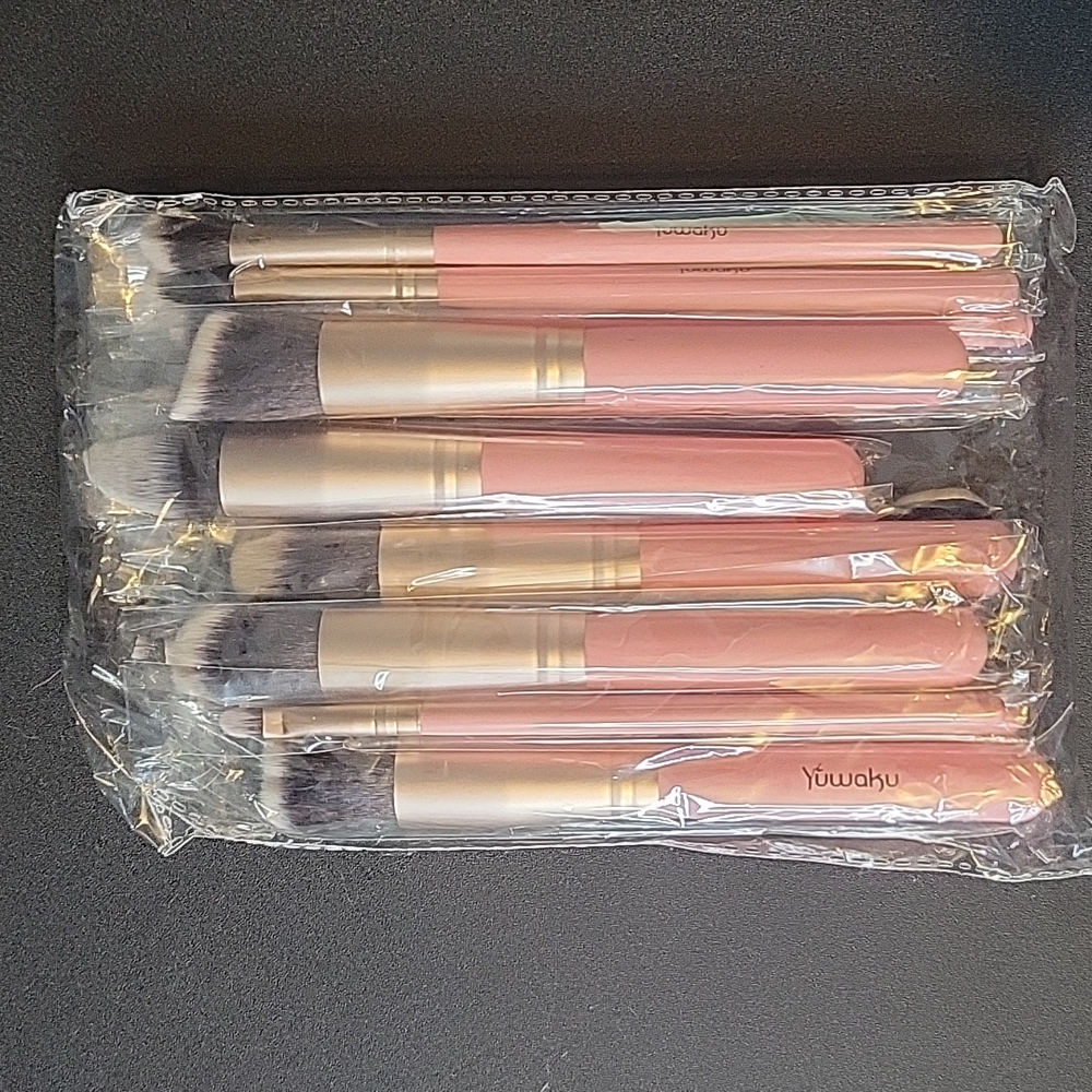 Yuwaku Makeup Brush set
